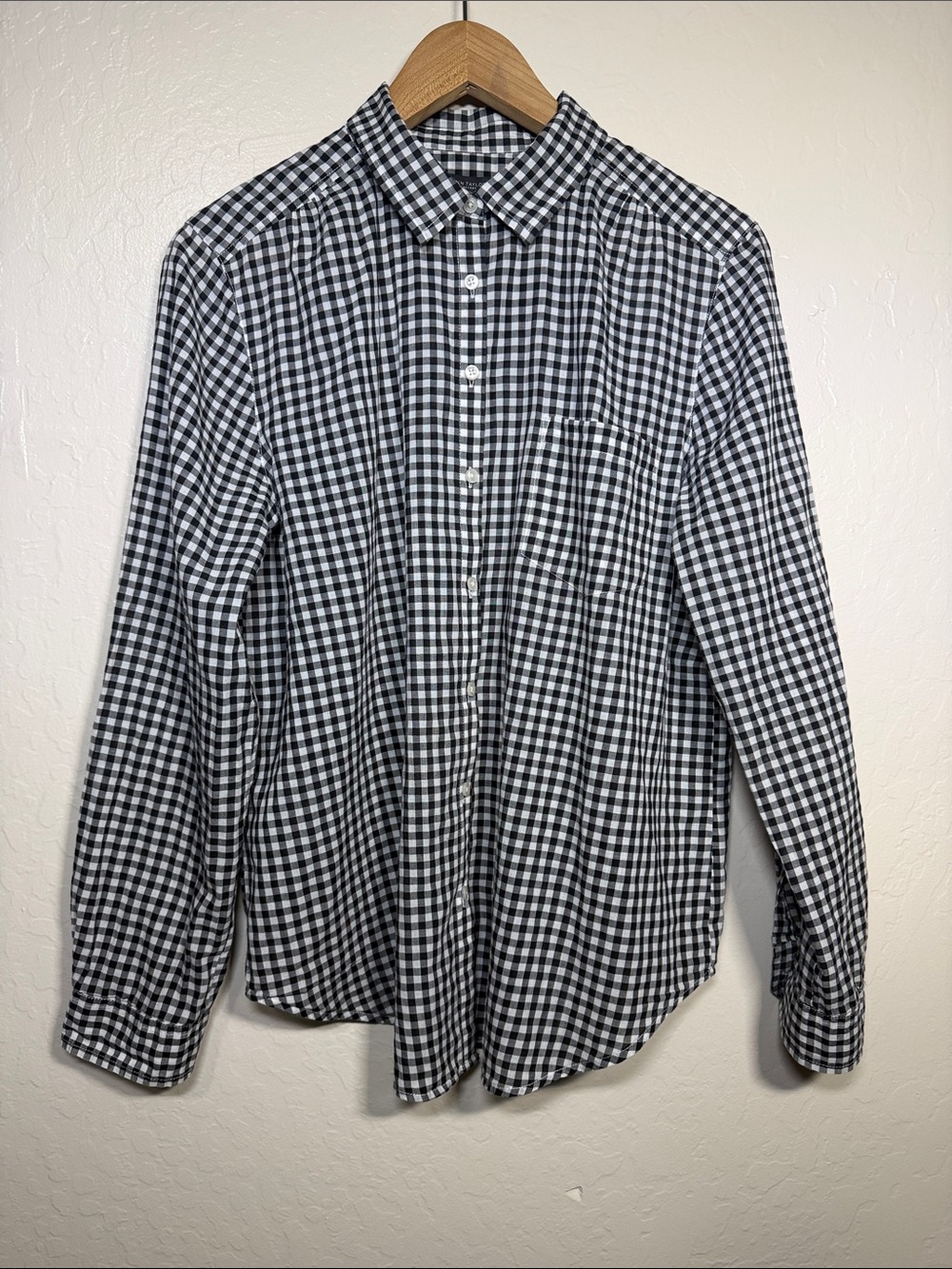 Ann Taylor Black and White Gingham Button-Down Preppy Shirt Size L